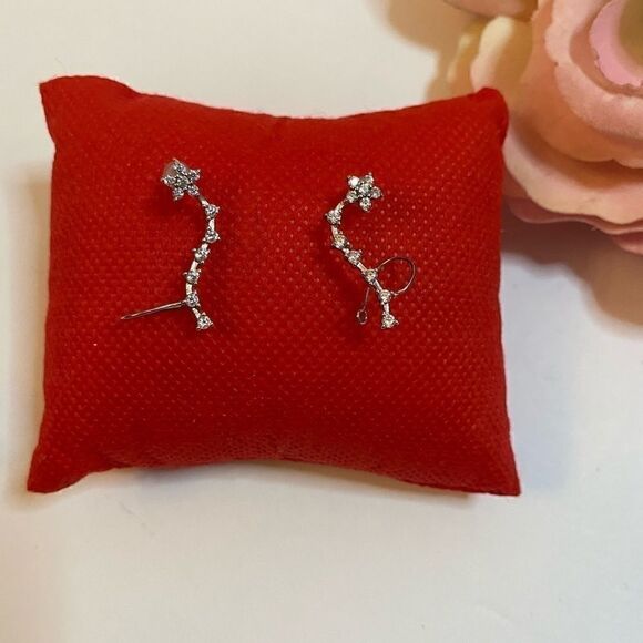 💥Girls Eleshow Silver Ear Clip  floral  Earrings - Picture 3 of 4